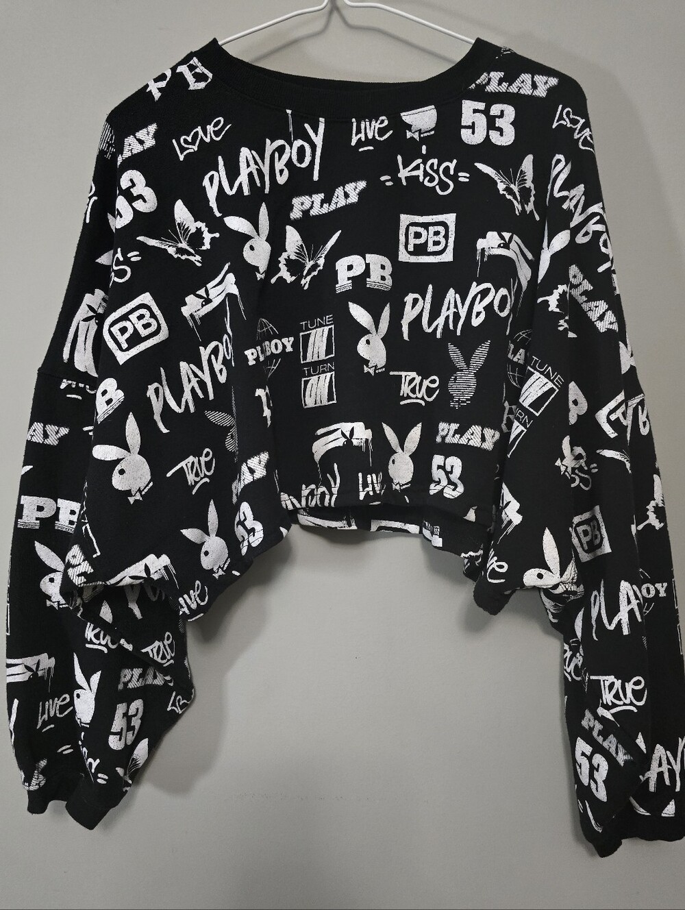 PLAYBOY Black & White Logo All-Over Print Cropped Sweatshirt - Size Large